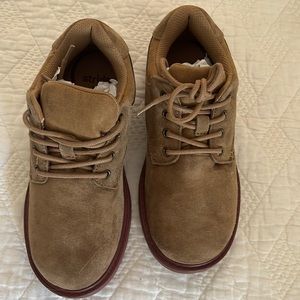 Stride Rite little boys size 13.5 w, never worn